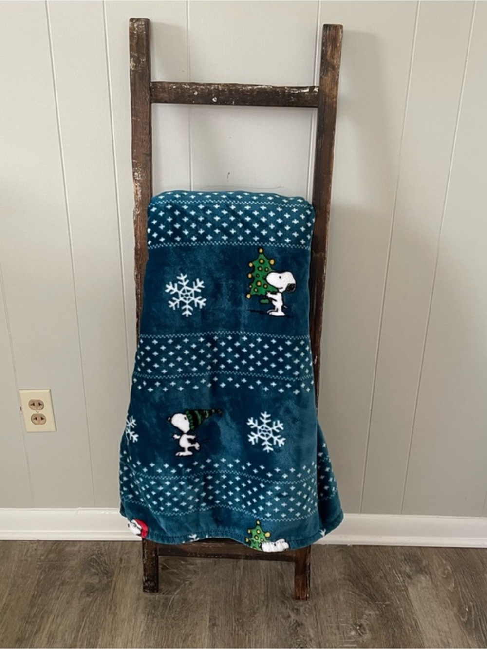 Peanuts Snoopy Christmas Blanket 3’10” x 5’7” Blue Fleece Throw Holiday
